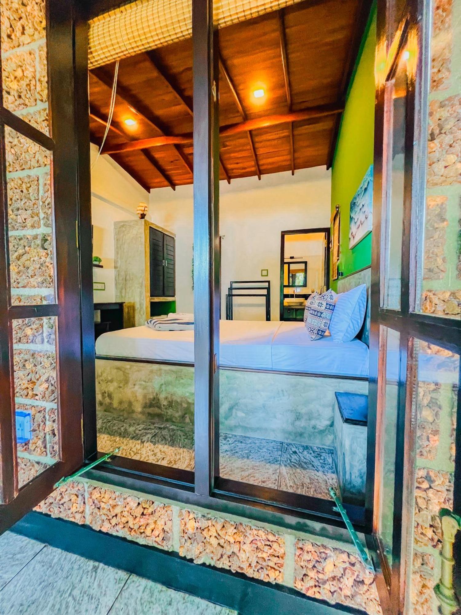 Sea Shell Villa Hikkaduwa 2 Separate Cabanas Ocean Front Villa Dış mekan fotoğraf