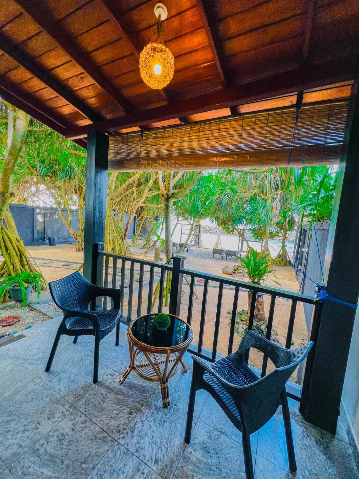 Sea Shell Villa Hikkaduwa 2 Separate Cabanas Ocean Front Villa Dış mekan fotoğraf